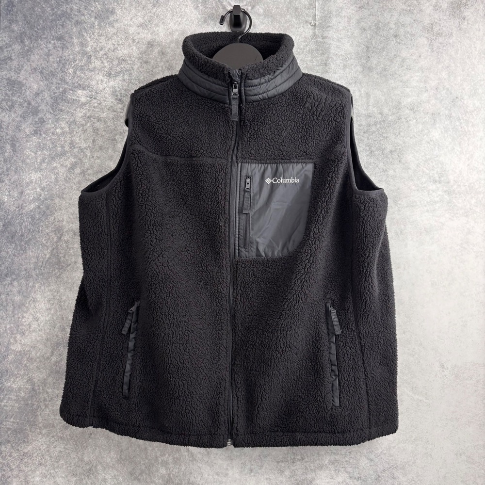 Columbia Sportswear Women's Sherpa West Bend Teddy Vest in Black Plus Size 3X